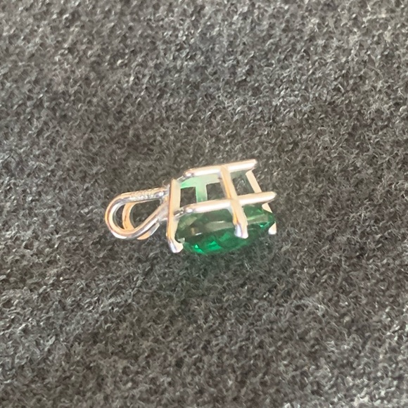 14k White Gold Tsavorite Pendant - Picture 4 of 9